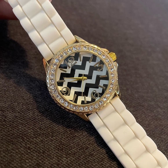 Womens Watch - Picture 4 of 4